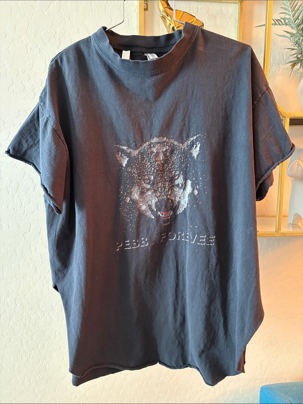 Distressed Pebby Forevee Wolf Graphic Tee side slits size XL